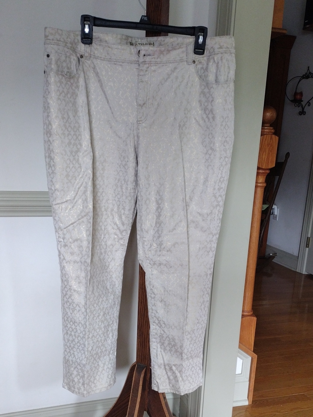 Chicos Platinum Women's Gold-Patterned And Cream Denim Ankle Pants Size 2.5 (14)